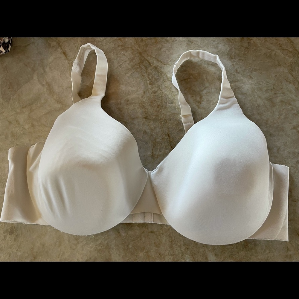 Gillian White bra